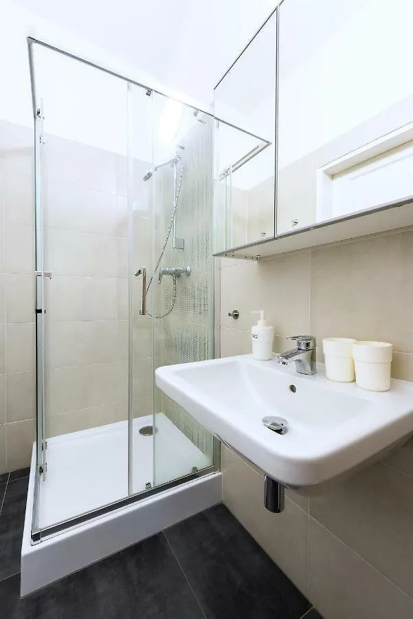 Family Apartments Praha 6  Прага