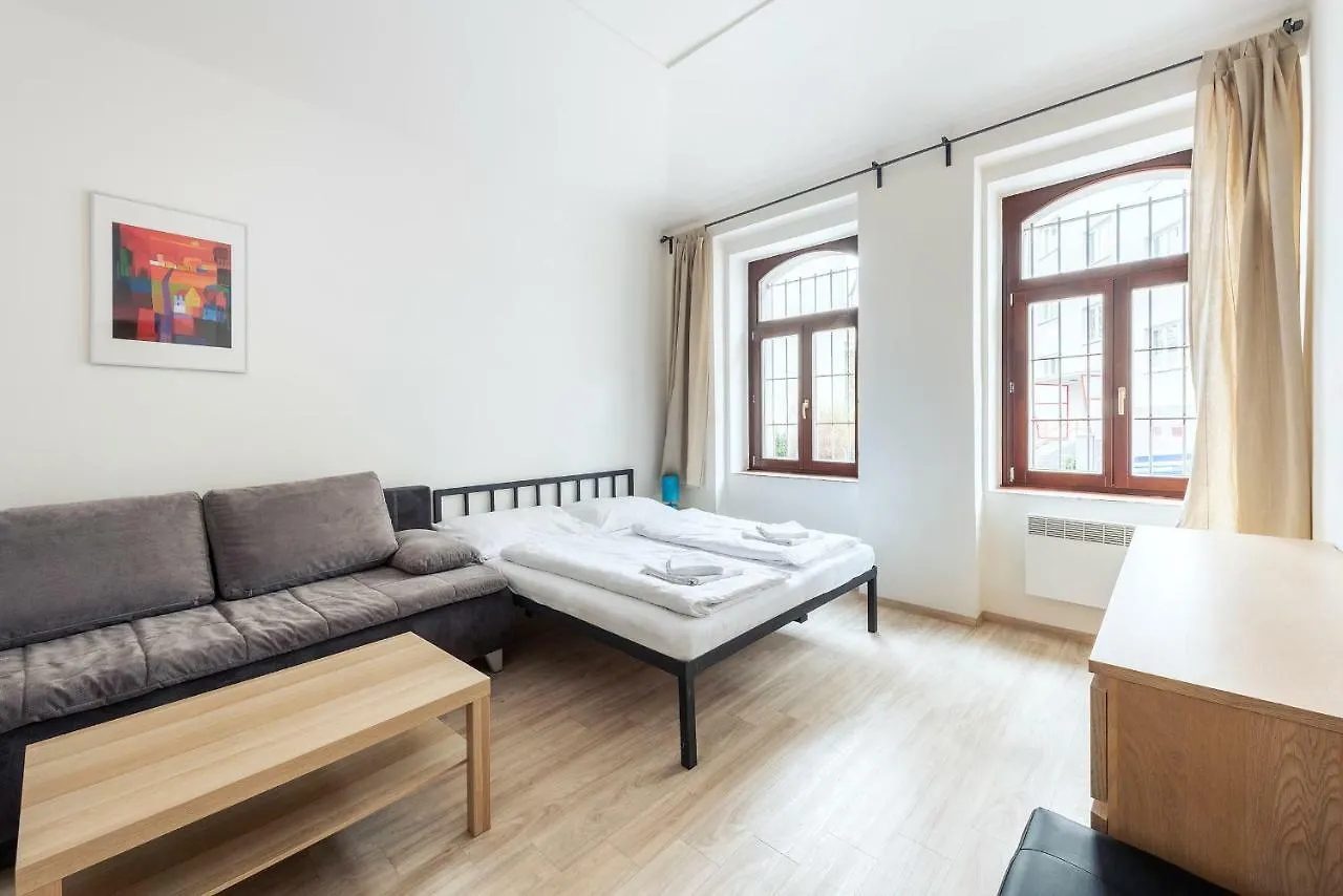 Family Apartments Praha 6 0*, Прага