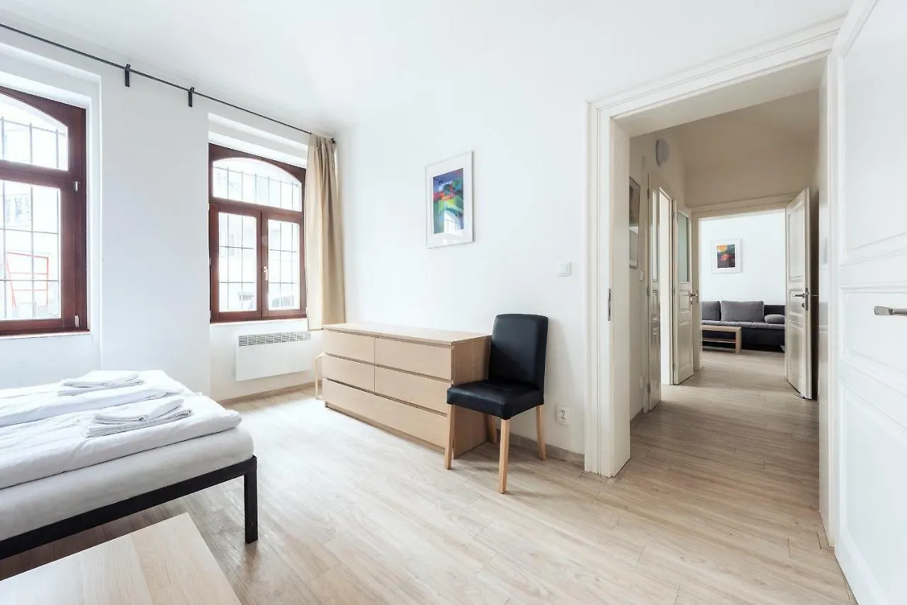 Family Apartments Praha 6 0*, Прага